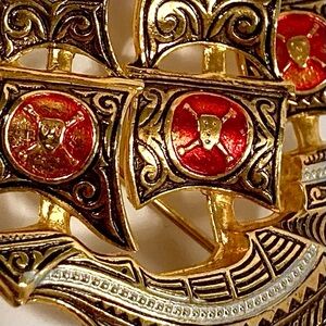 Rare Skull & Cross Bones vintage Spanish galleon Damascene Brooch